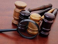 ¿Qué requisitos debe cumplir una prueba para ser admitida y valorada por un juez?